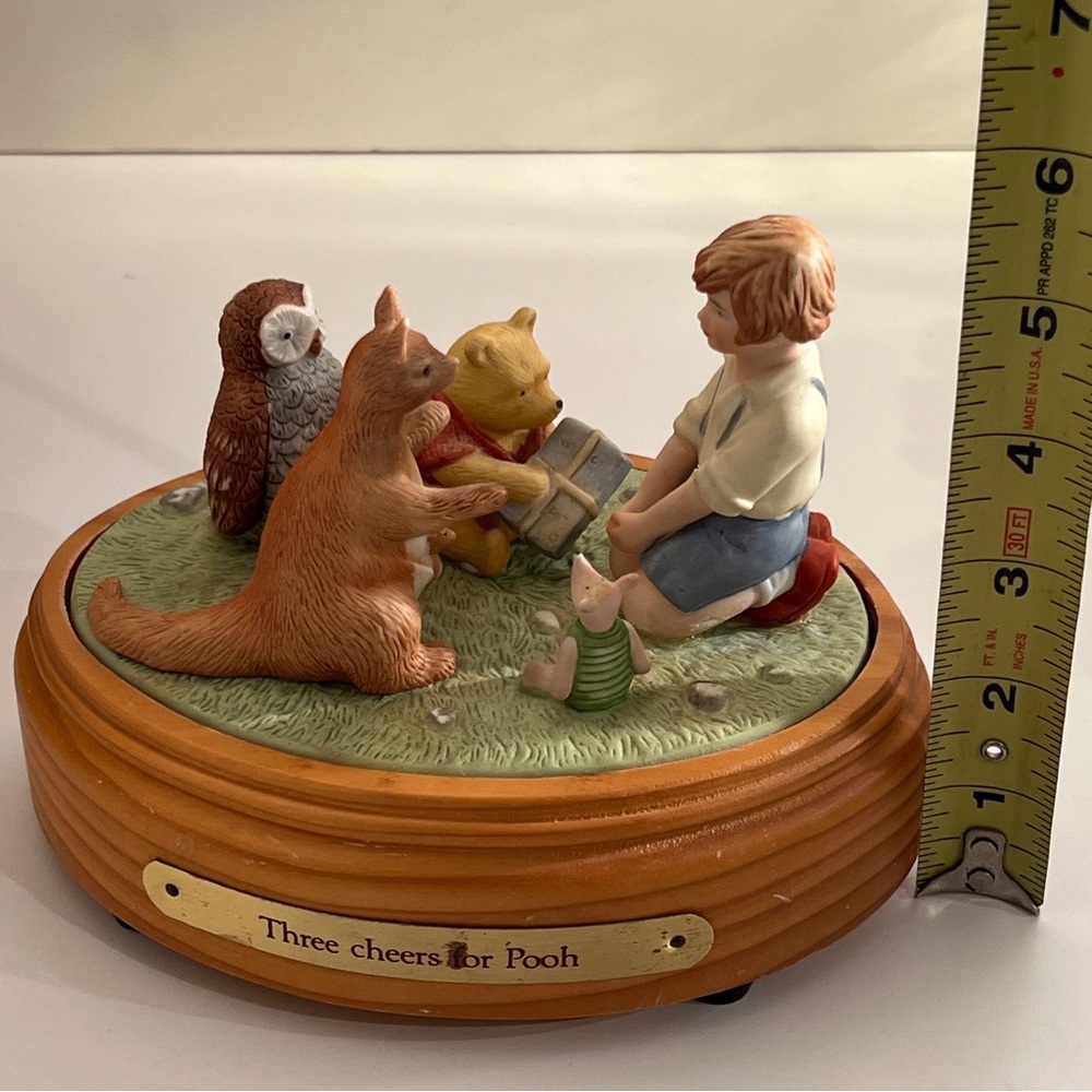 Classic Winnie The Pooh Three Cheers Musical Figurine Style 8176 Plays Memories - Picture 13 of 14